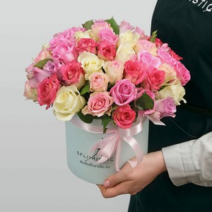 STUDIO FLORISTIC Композиция из кенийских Роз 51 шт «Мелодия счастья», 1 шт.
