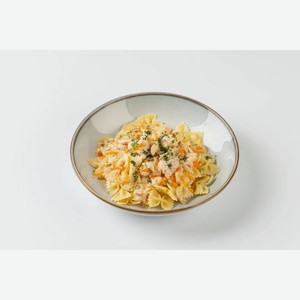 Макароны Бантики в сливочном соусе с курицей и овощами