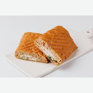 Ржаной панини с курицей, с соусом Ремулад и салатом из сельдерея, кафе 180 г