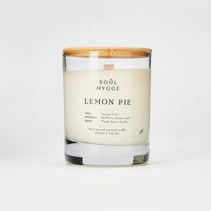 SOUL HYGGE Ароматическая свеча LEMON PIE с деревянным фитилем, 225 мл