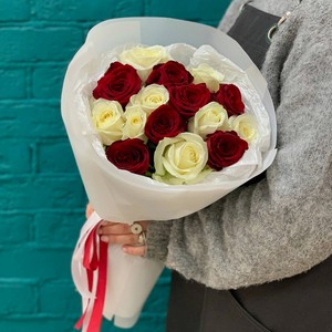 ЦВЕТЫ МИШКИ Букет из 15 роз, 1 шт.